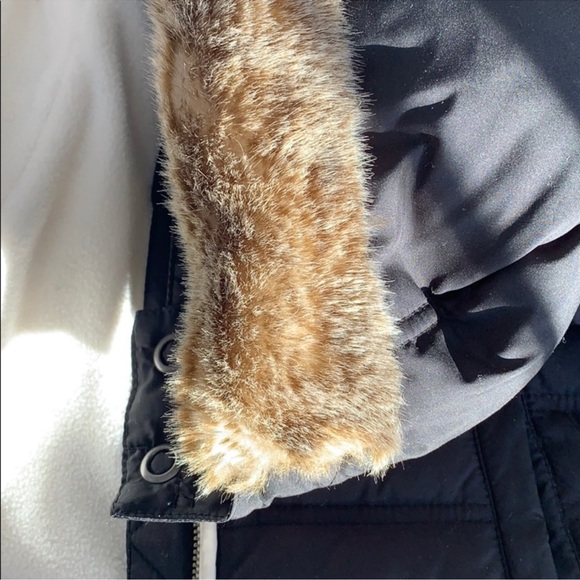 LOFT Black Puffer Vest with Faux Fur Trim - Picture 6 of 7